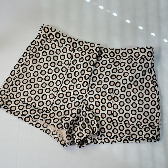 J. Crew Black and White Patterned Women Shorts.100% Cotton. - Picture 3 of 8
